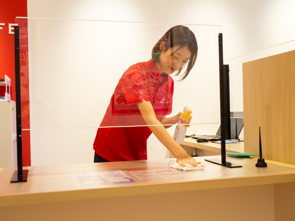 【ショップスタッフ】座って接客/社会保険完備/スタッフ平均年齢34歳